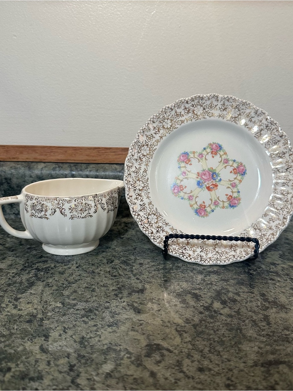 Sebring Pottery Fortune KS518 Creamer and Plate